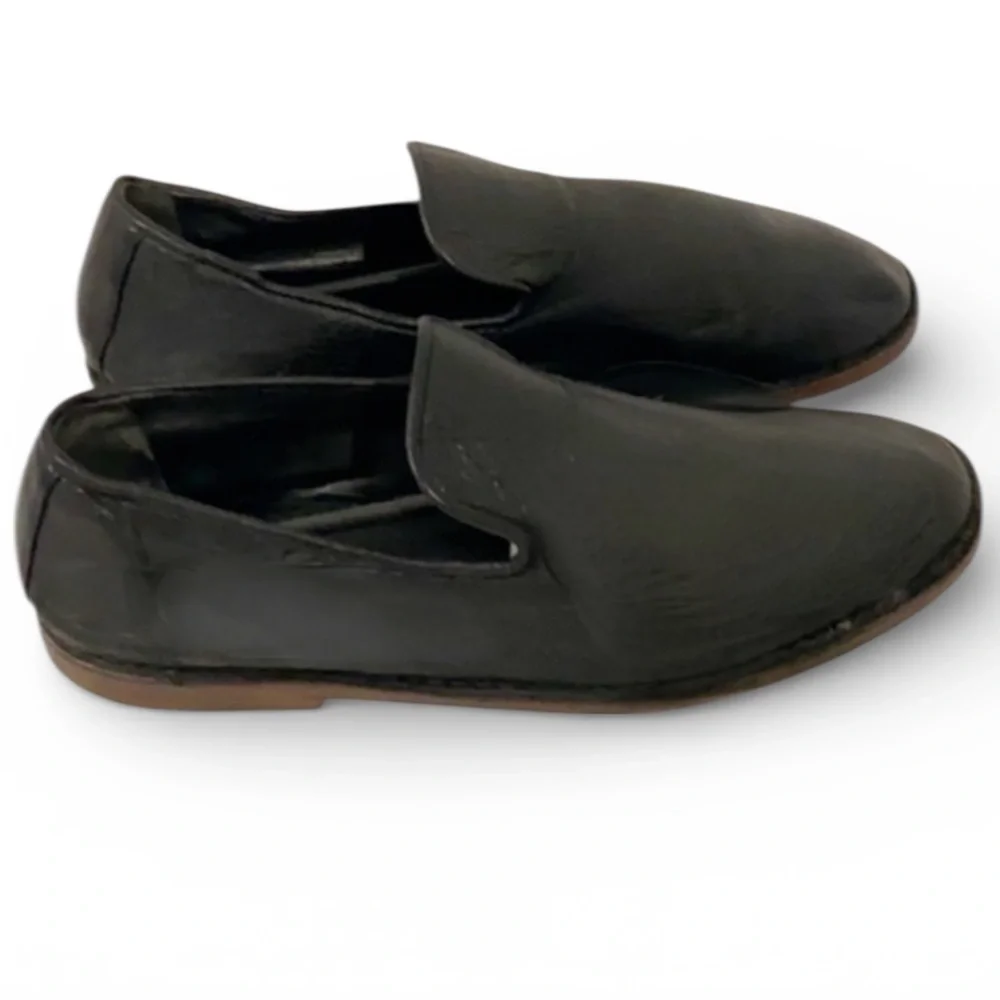 Authentic Vince soft black leather designer loafers sz 8.5 Euro 39.5